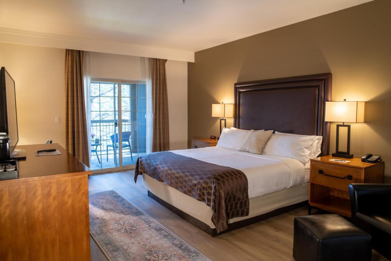Lodge Running Y Ranch Golf &