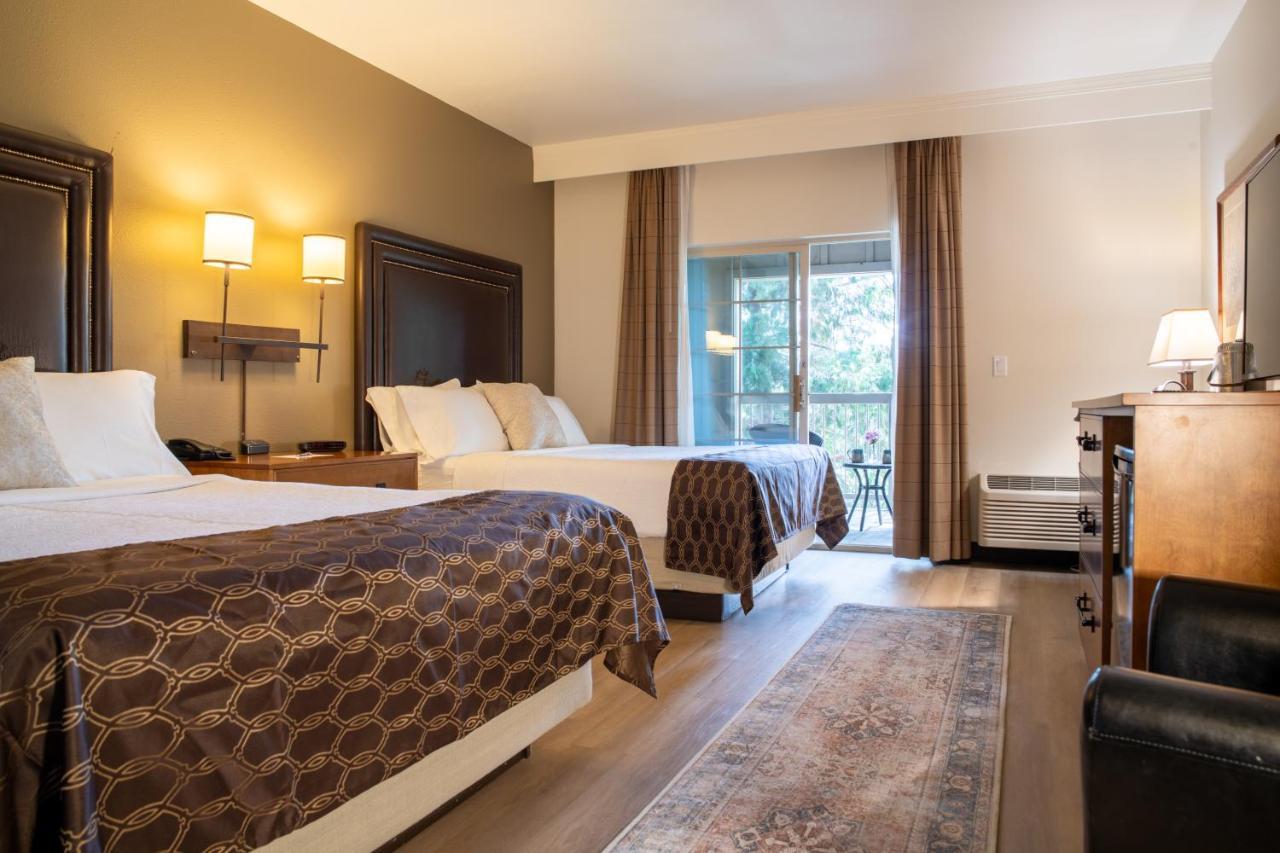 Lodge Running Y Ranch Golf &